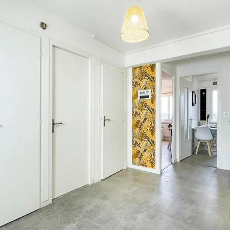 Guest house La Coloc Mugi: Upscale Shared Living With Private And Balcony