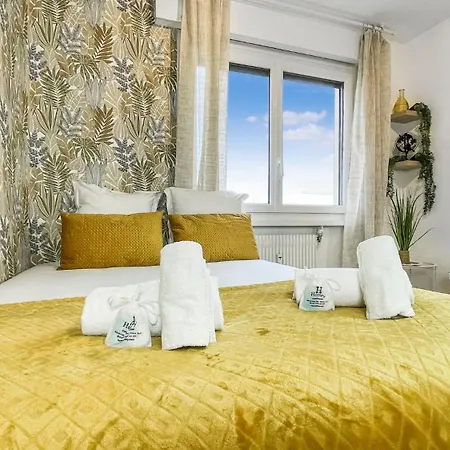 La Coloc Mugi: Upscale Shared Living With Private And Balcony Guest house Annemasse