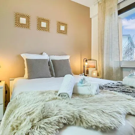 Guest house La Coloc Mugi: Upscale Shared Living With Private And Balcony Annemasse