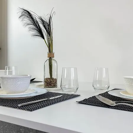 La Coloc Mugi: Upscale Shared Living With Private And Balcony Guest house