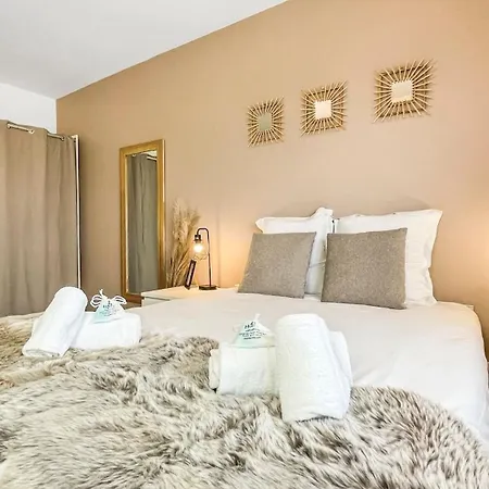 Guest house La Coloc Mugi: Upscale Shared Living With Private And Balcony Annemasse