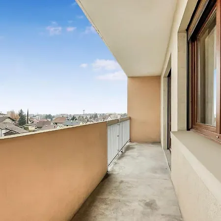 La Coloc Mugi: Upscale Shared Living With Private And Balcony * Annemasse