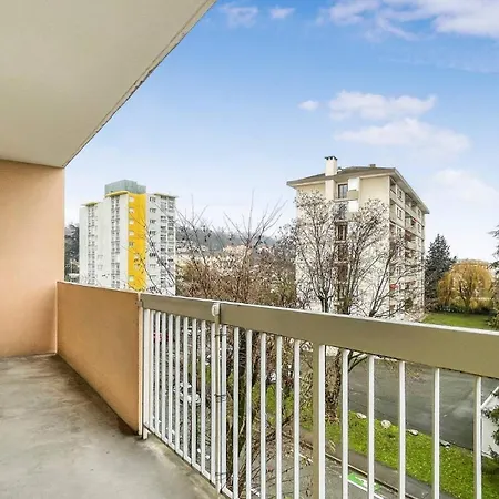 La Coloc Mugi: Upscale Shared Living With Private And Balcony Guest house Annemasse